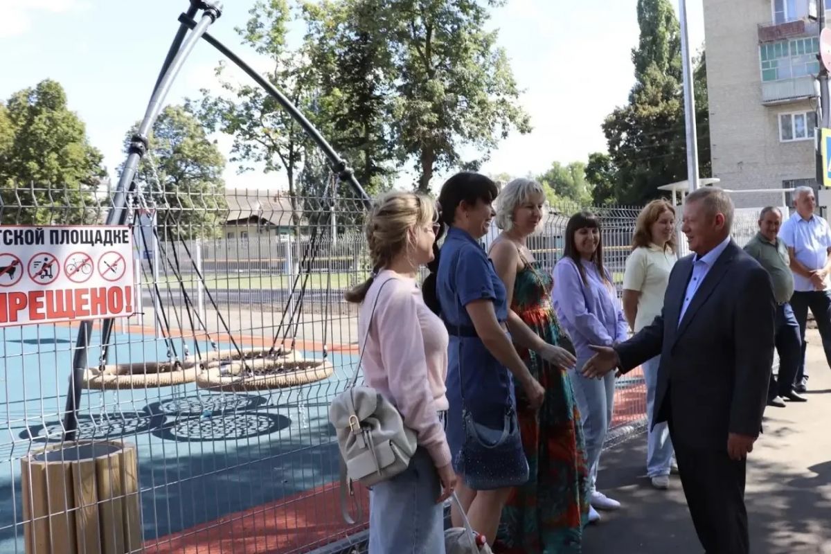 В Балашове завершилось благоустройство нового сквера и детской площадки