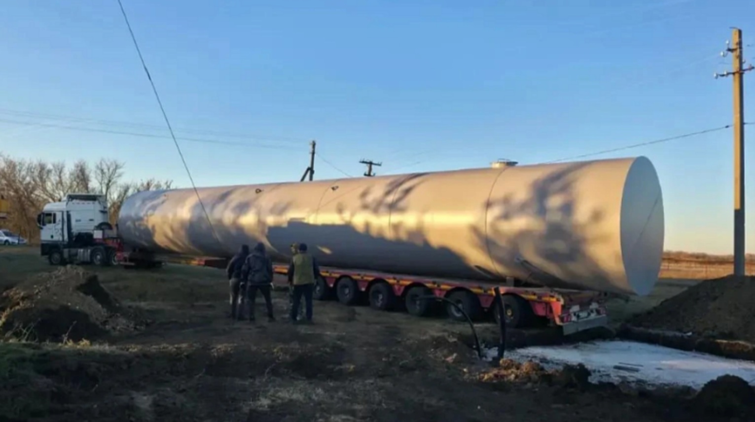 В Романовке устанавливают новую водонапорную башню