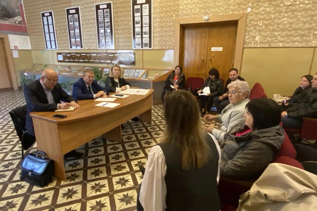 Аварийная крыша и затопленный подвал: Панков обсудил проблемы ЖКХ в Ртищеве