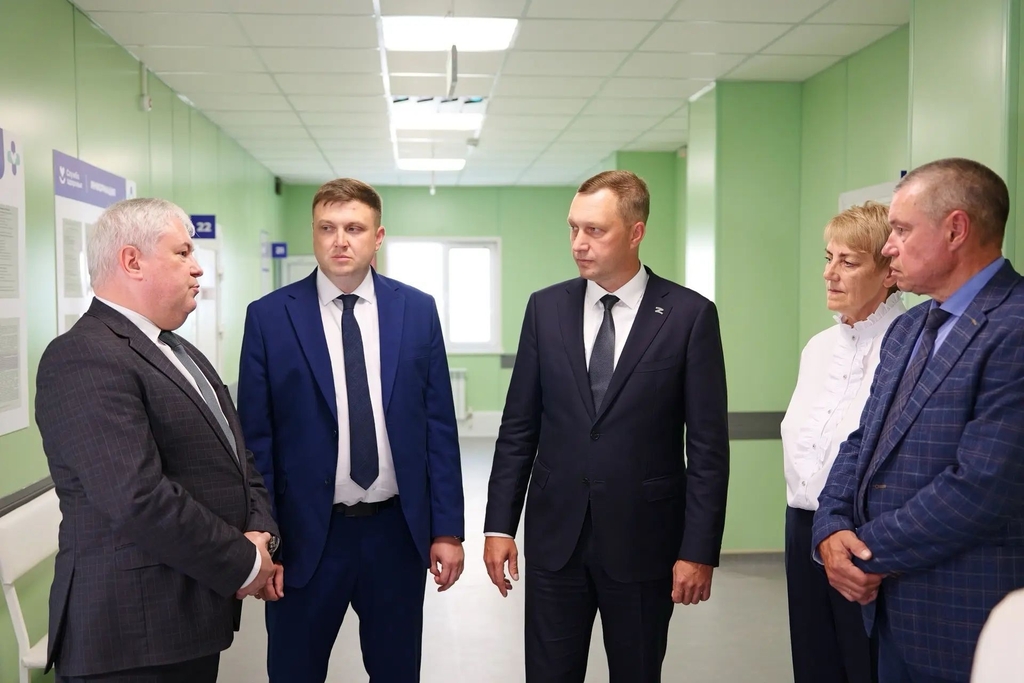 Кино закрыто, больница без врачей: губернатор решал проблемы жителей Ершовского района