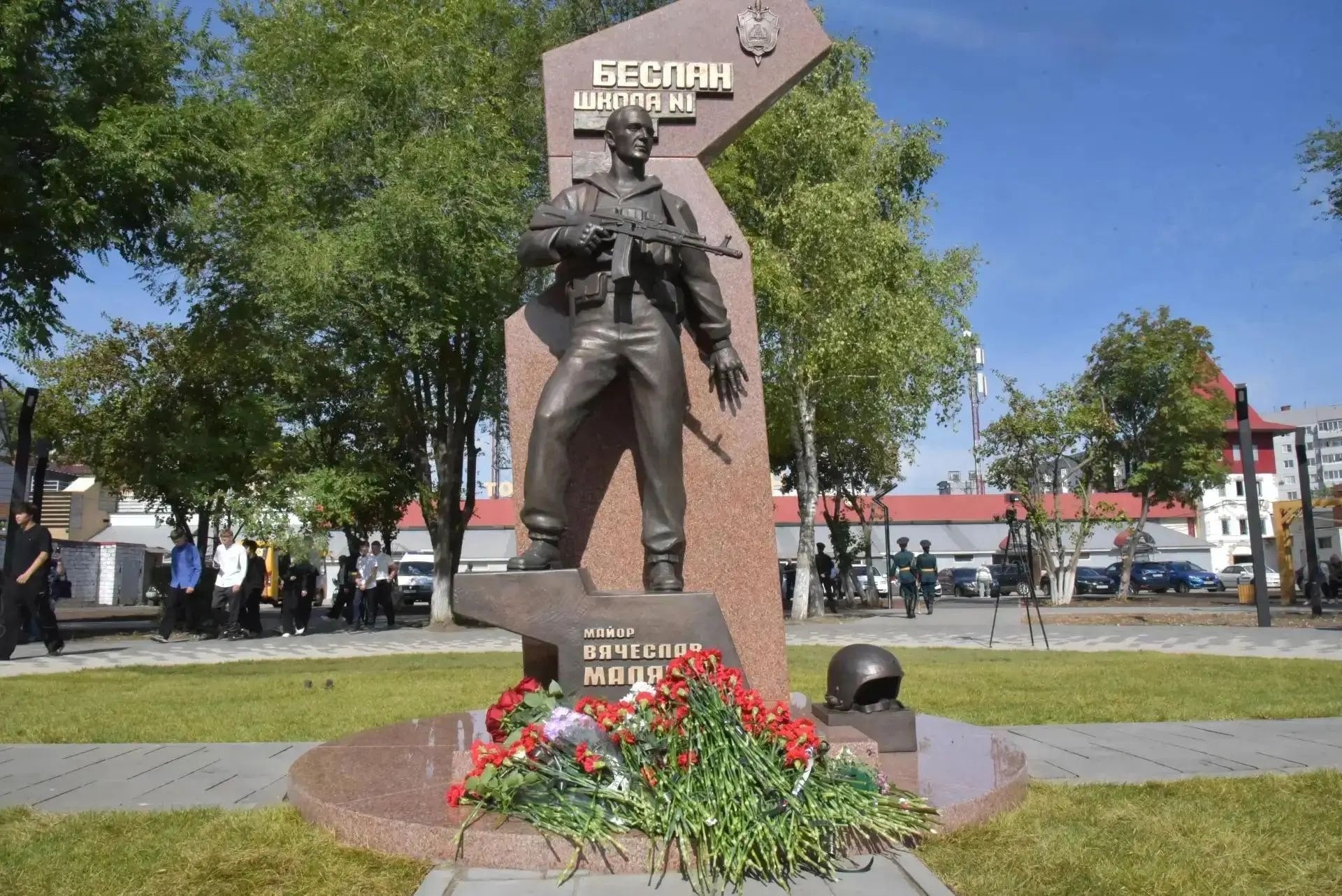 Мужество и верность присяге: в Балакове увековечили подвиг борца с террористами