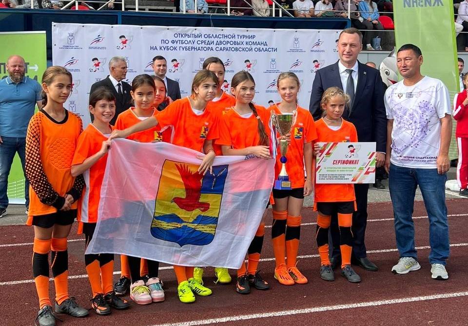 Для юных саратовских футболистов построят пять спортивных площадок