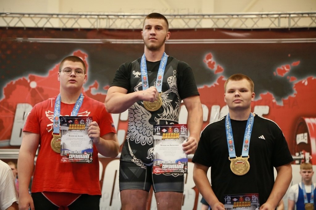 Саратовский спортсмен стал победителем Всероссийских соревнований по пауэрлифтингу