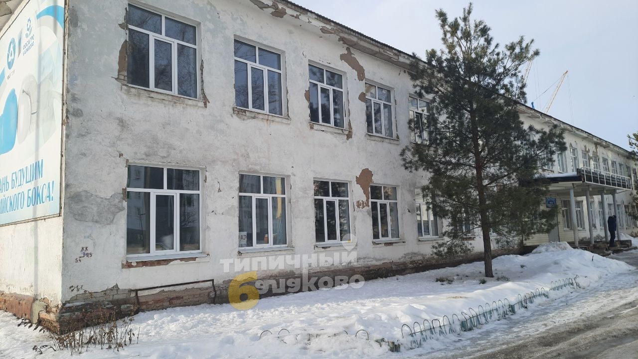 Жители Балакова пожаловались на плачевное состояние здания школы бокса