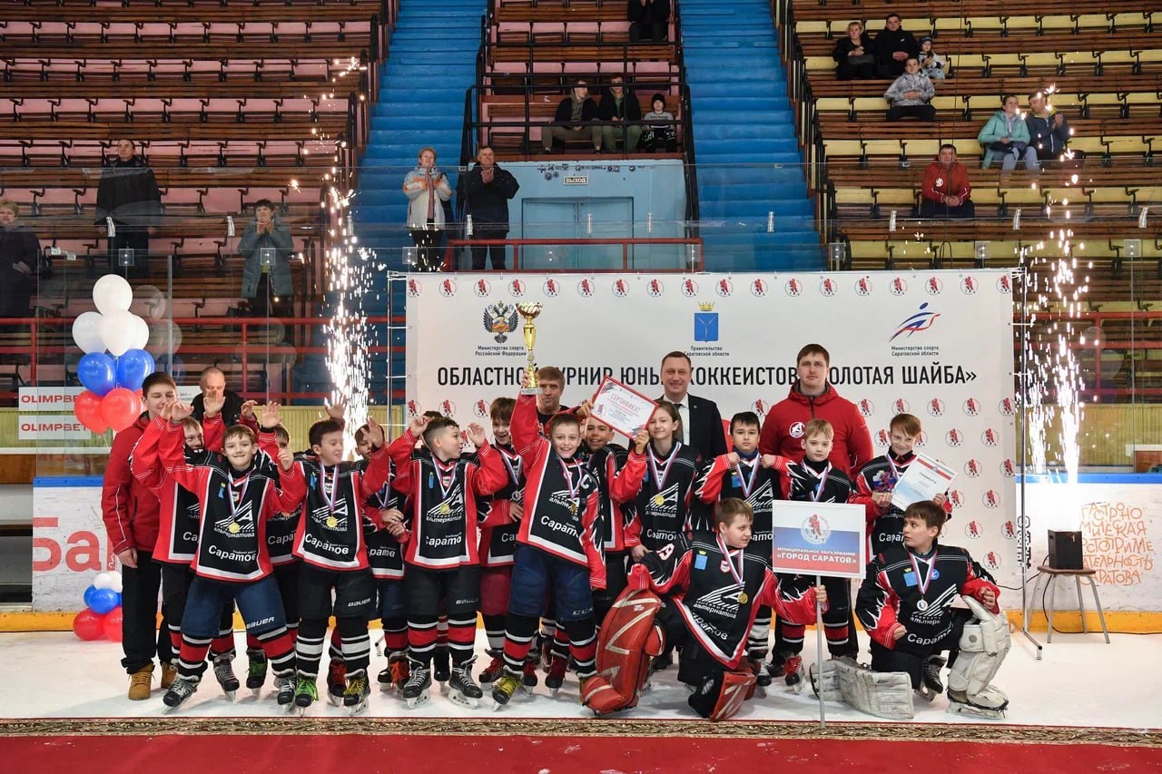 Саратовская хоккейная команда "Альтернатива" победила в областном турнире