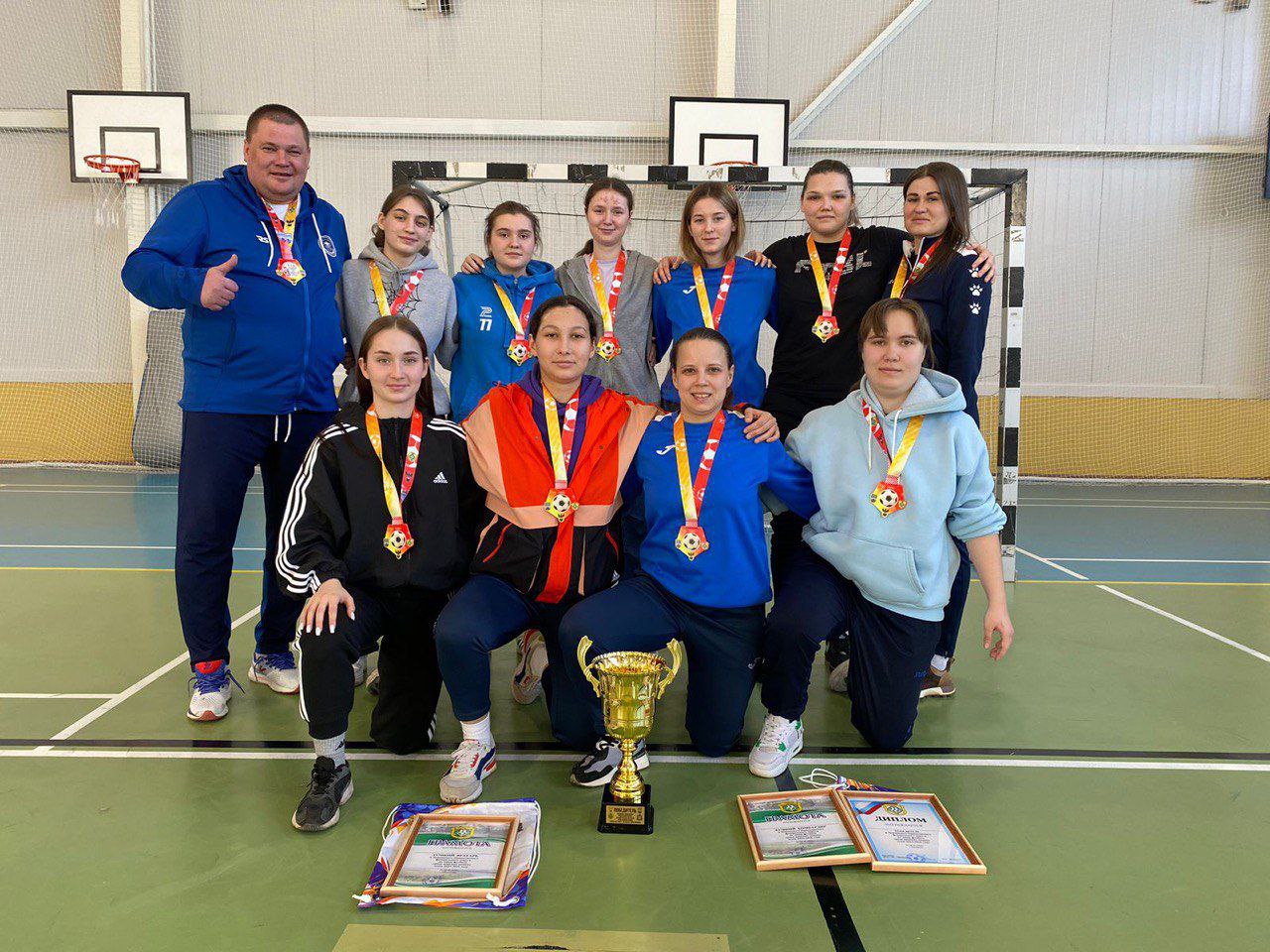 Саратовская женская команда одержала победу в чемпионате по мини-футболу