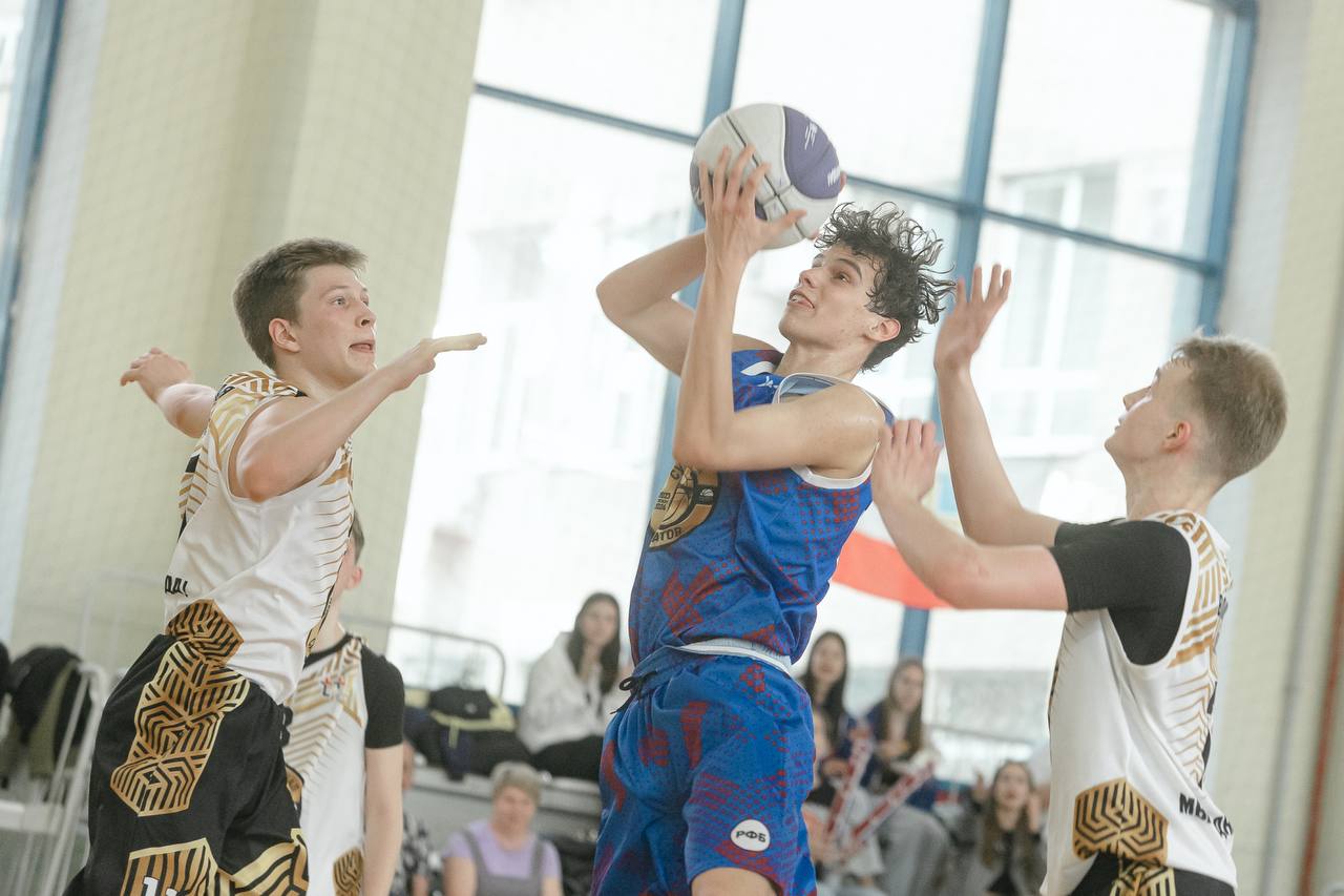 Саратовские школьники победили во второй день суперфинала баскетбольной лиги