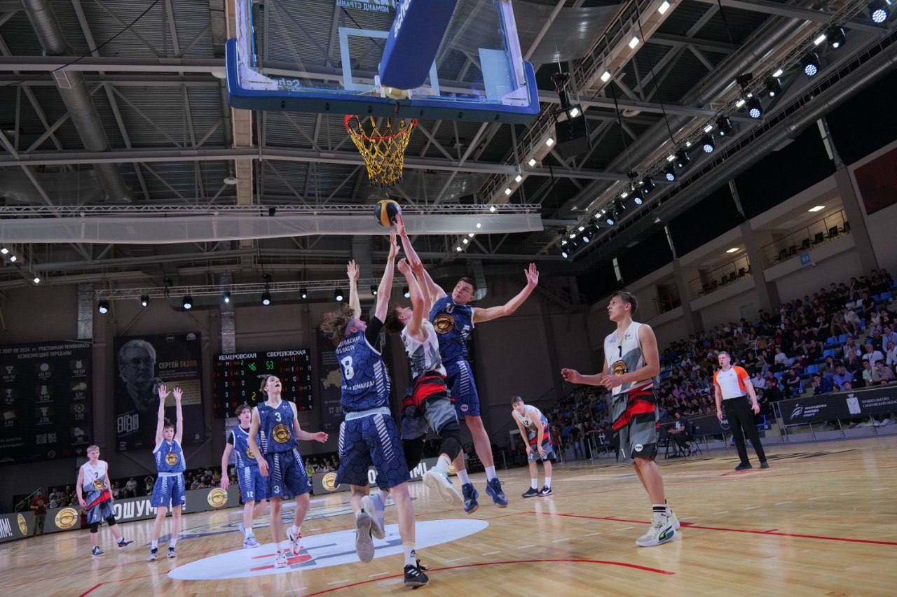 В Саратове состоялся Суперфинал турнира по баскетболу среди школьников «КЭС-БАСКЕТ»