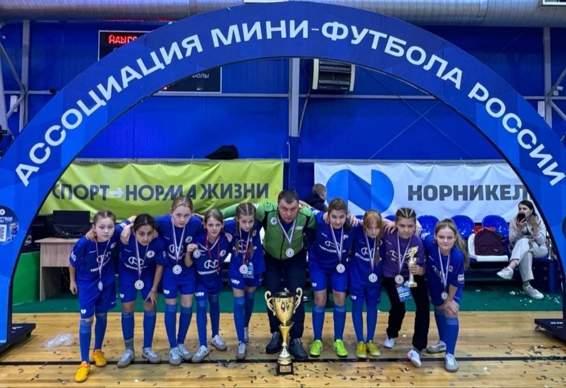 Саратовские гимназистки стали чемпионками страны по мини-футболу