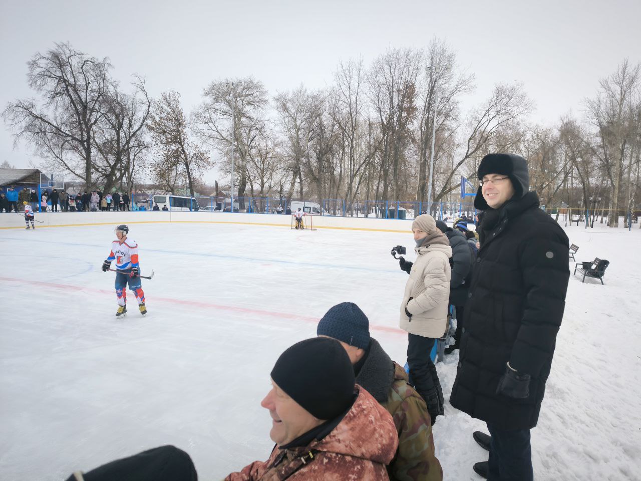 «Эмоции супер!»: погода позволила в новом году саратовцам встать на коньки