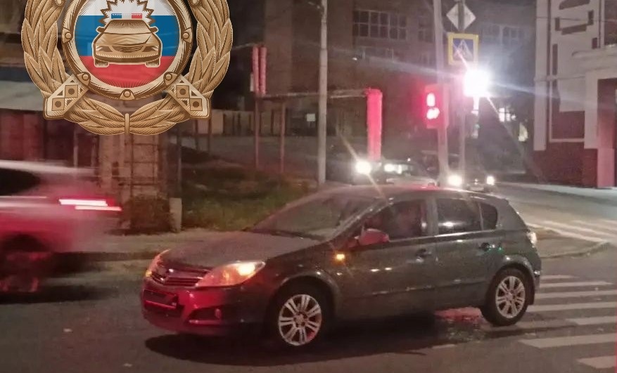 У саратовской школы Opel Astra сбила прохожую У саратовской школы Opel Astra сбила прохожую