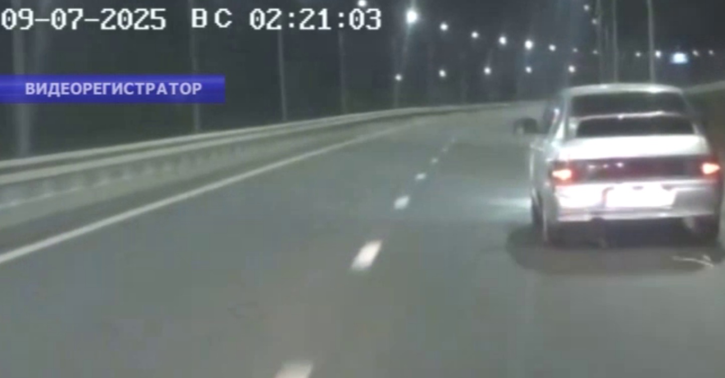 Подросток решил прокатиться по ночному Саратову на отцовской машине и устроил гонки с полицией