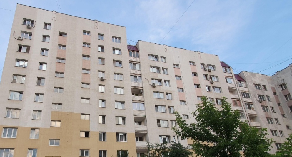 В Саратове юноша погиб при падении с высоты