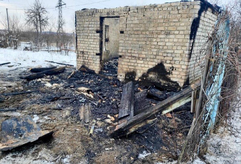 В Саратове сгорел дом из-за электроплиты, хозяин получил ожоги