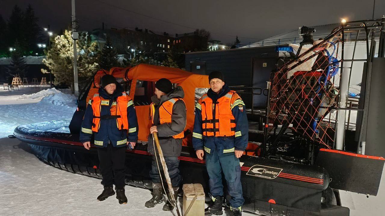 За несколько часов до Нового года саратовские спасатели подарили жизнь плывущему на льдине рыбаку