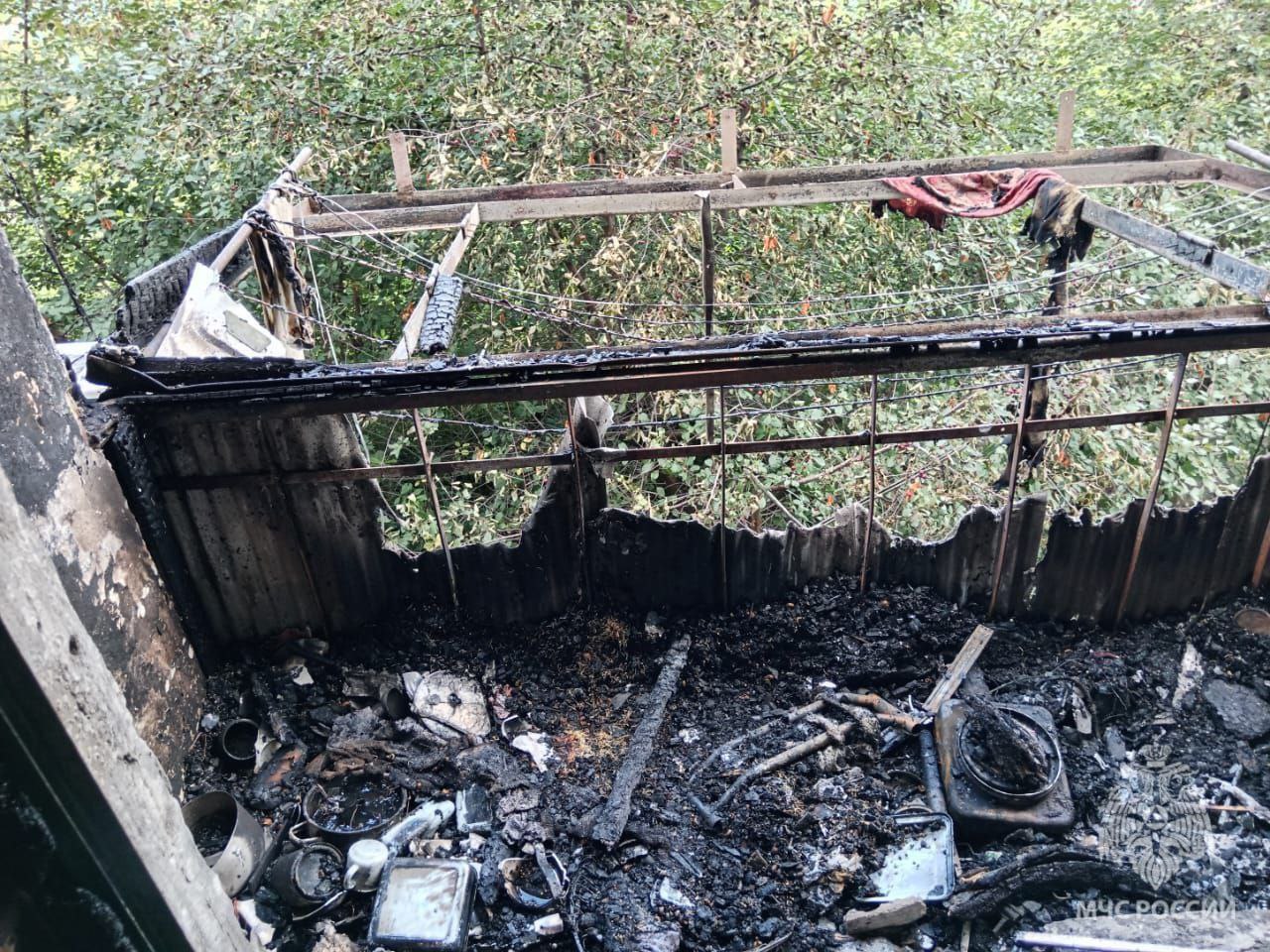 В Саратовской области куривший на балконе пенсионер устроил пожар в доме