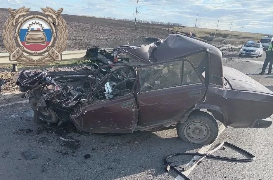 На саратовской трассе при столкновении с фурой погиб водитель «семерки»