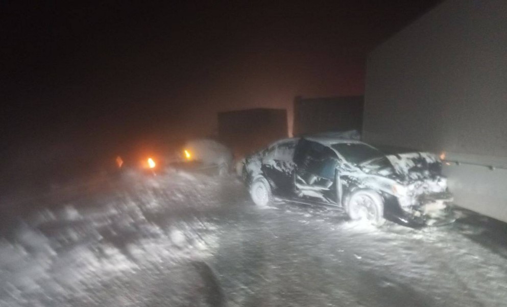 Авария с фурой заблокировала движение на трассе в Балаковском районе