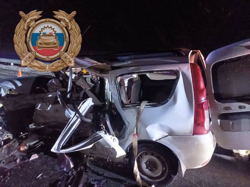 На саратовской трассе столкнулись Largus и Hyundai, погибли два человека