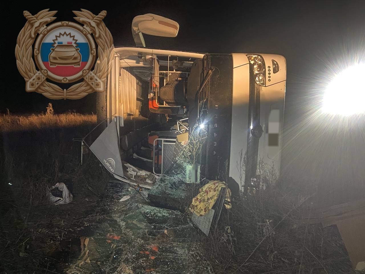 В Саратовской области перевернулся автобус с вахтовиками