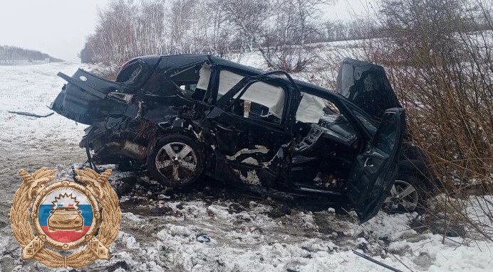 Иномарка опрокинулась на заснеженной трассе у саратовского села: трое в больнице Иномарка опрокинулась на заснеженной трассе у саратовского села: трое в больнице