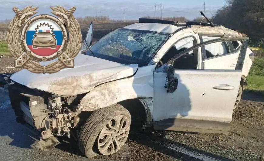 Китайский кроссовер опрокинулся на саратовской трассе: пострадала 20-летняя пассажирка