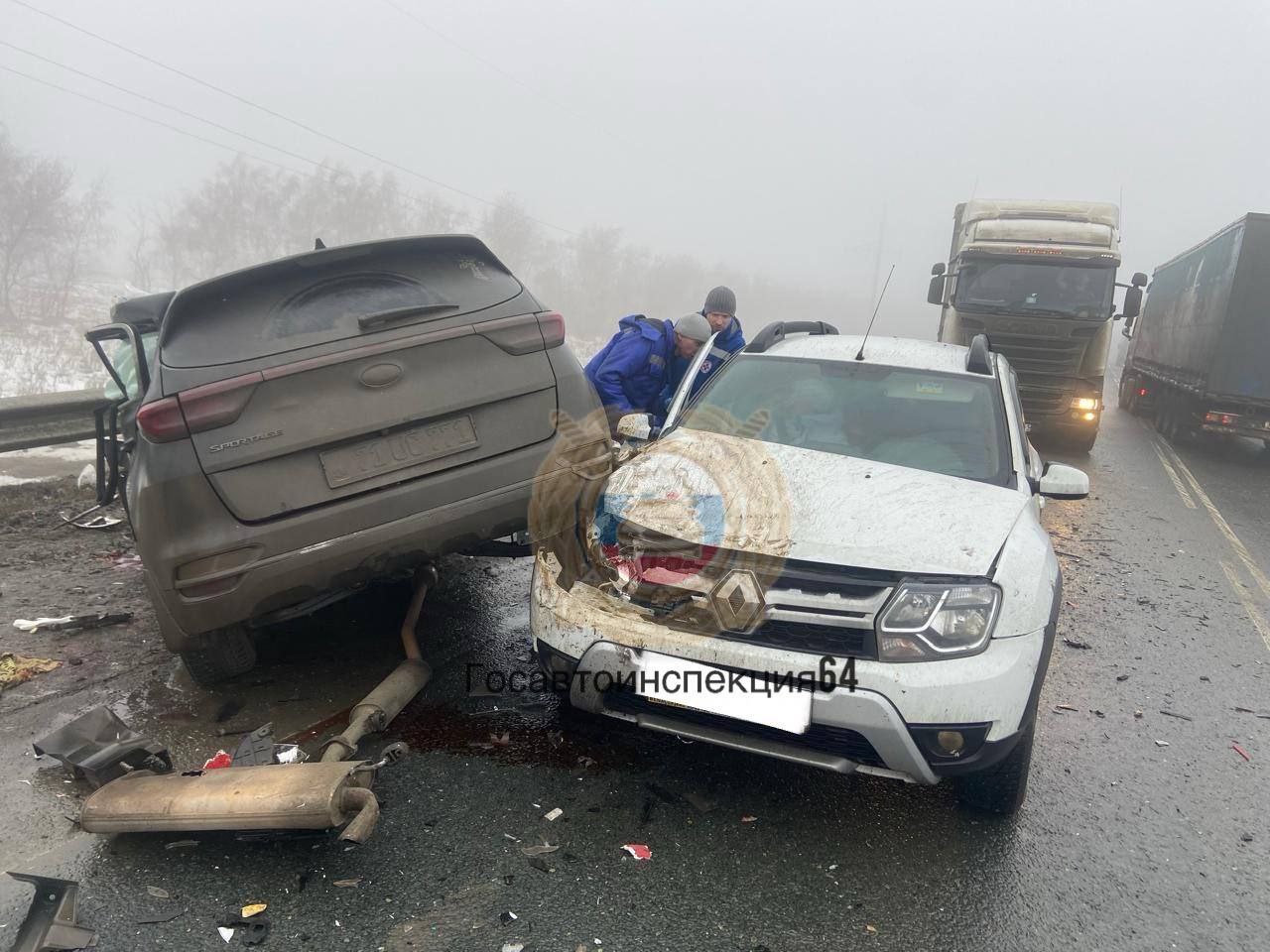 Под Саратовом в массовой аварии с фурой погиб водитель внедорожника "КИА"