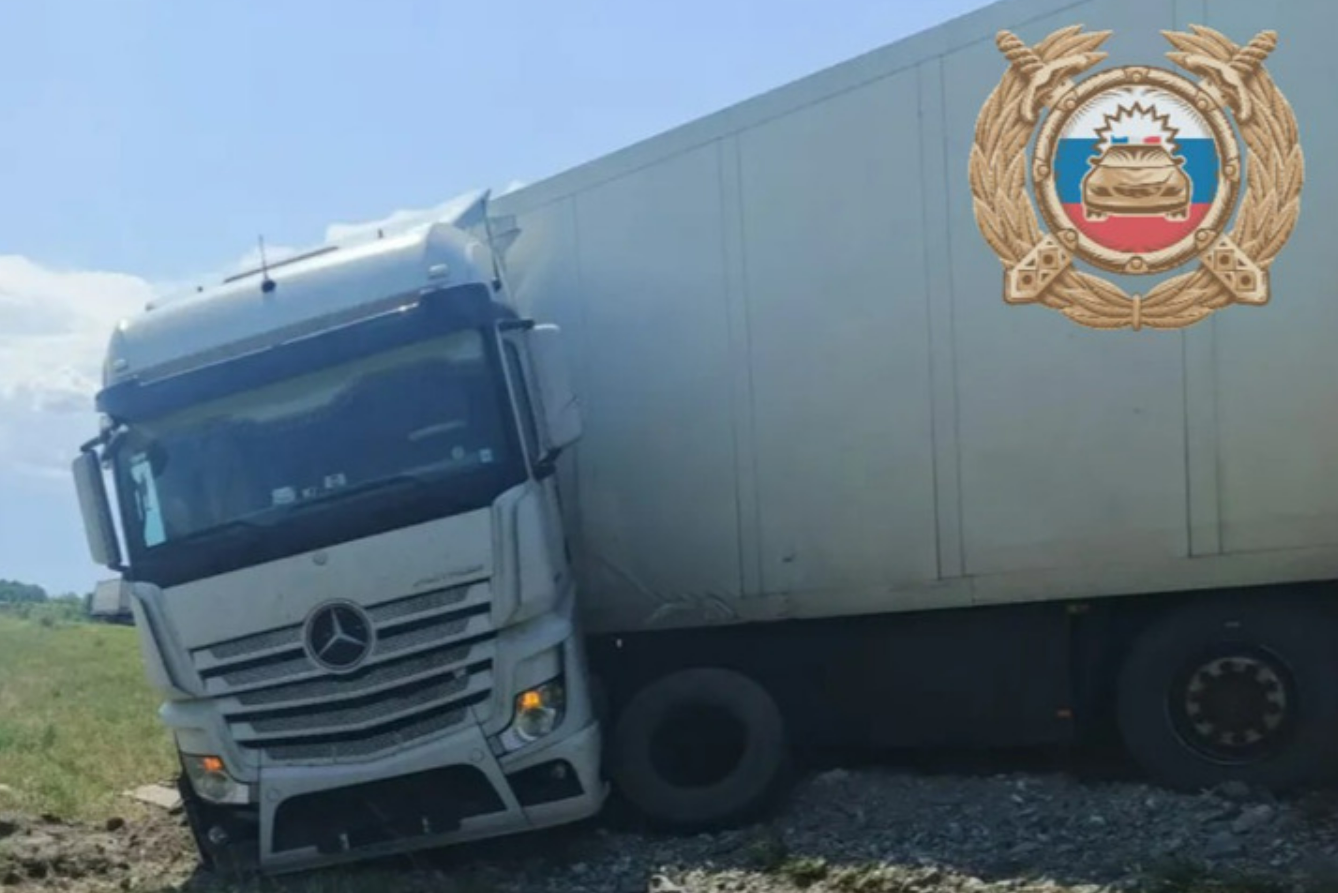 Два человека пострадали в аварии с большегрузом на окраине Саратова