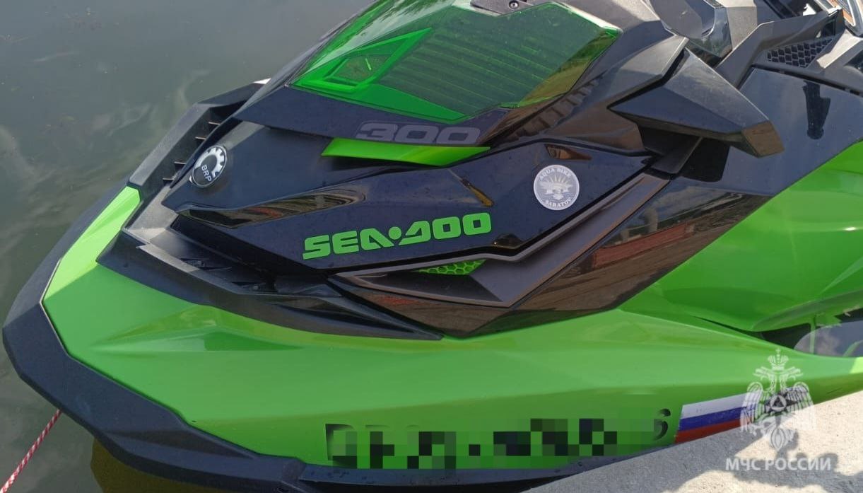 Под Саратовом гидроцикл столкнулся с катером, пострадали мужчина с ребенком