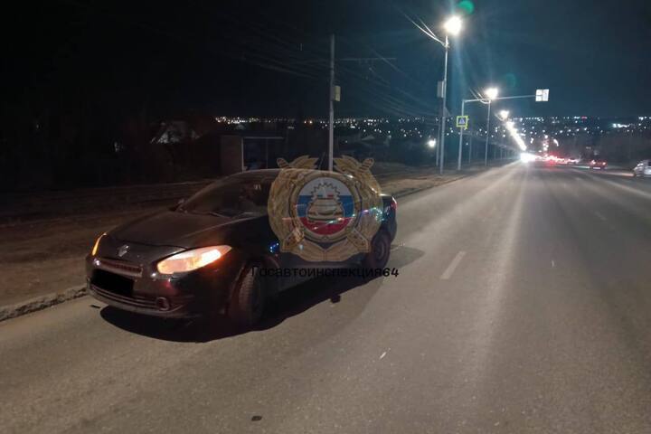 Женщина пострадала под колесами Renault в Кировском районе Саратова