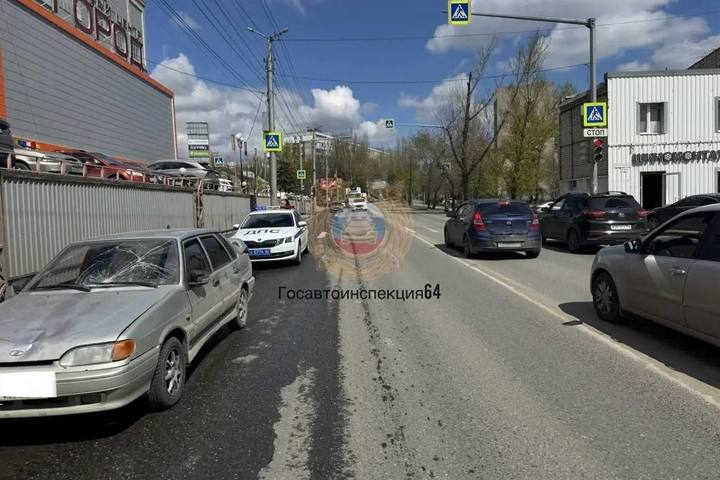 В Саратове водитель на «пятнадцатой» сбил пенсионерку и школьницу