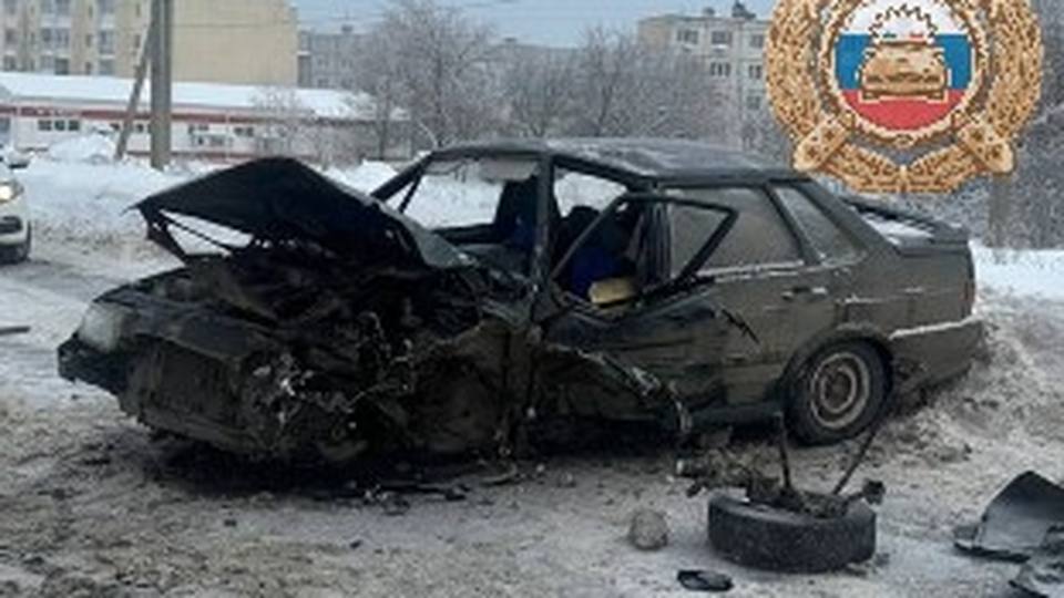 В массовой аварии в Саратове пострадал водитель «пятнадцатой» В массовой аварии в Саратове пострадал водитель «пятнадцатой»