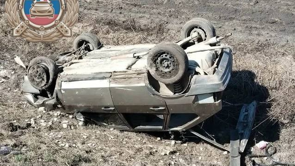 Двоих человек госпитализировали после аварии в Саратовской области