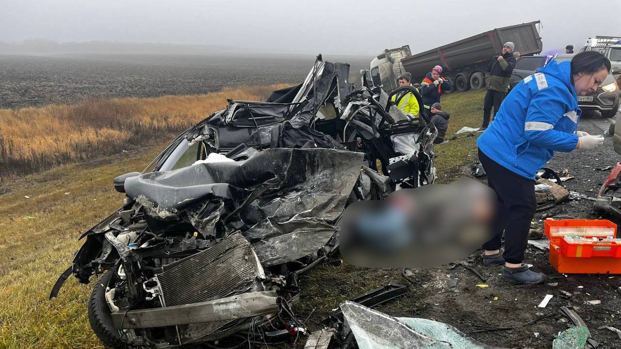 В массовой аварии под Хвалынском один человек погиб и трое получили ранения