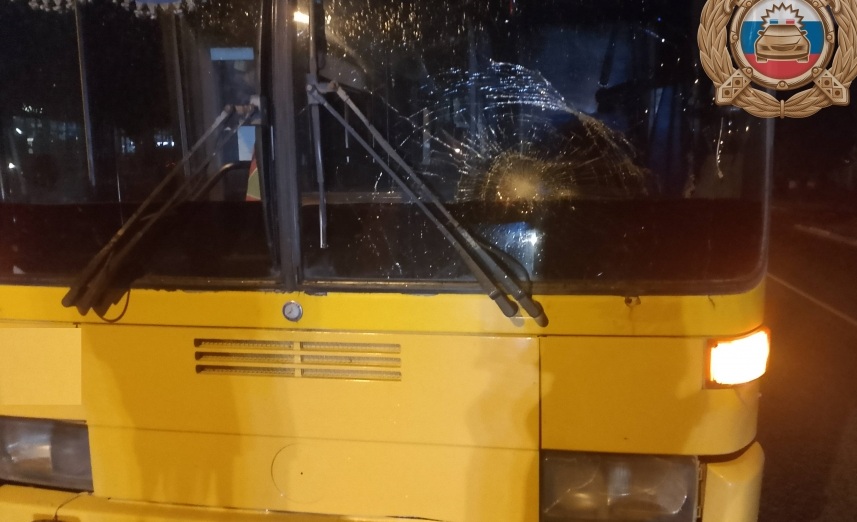 В Энгельсе мужчина попал под колёса автобуса