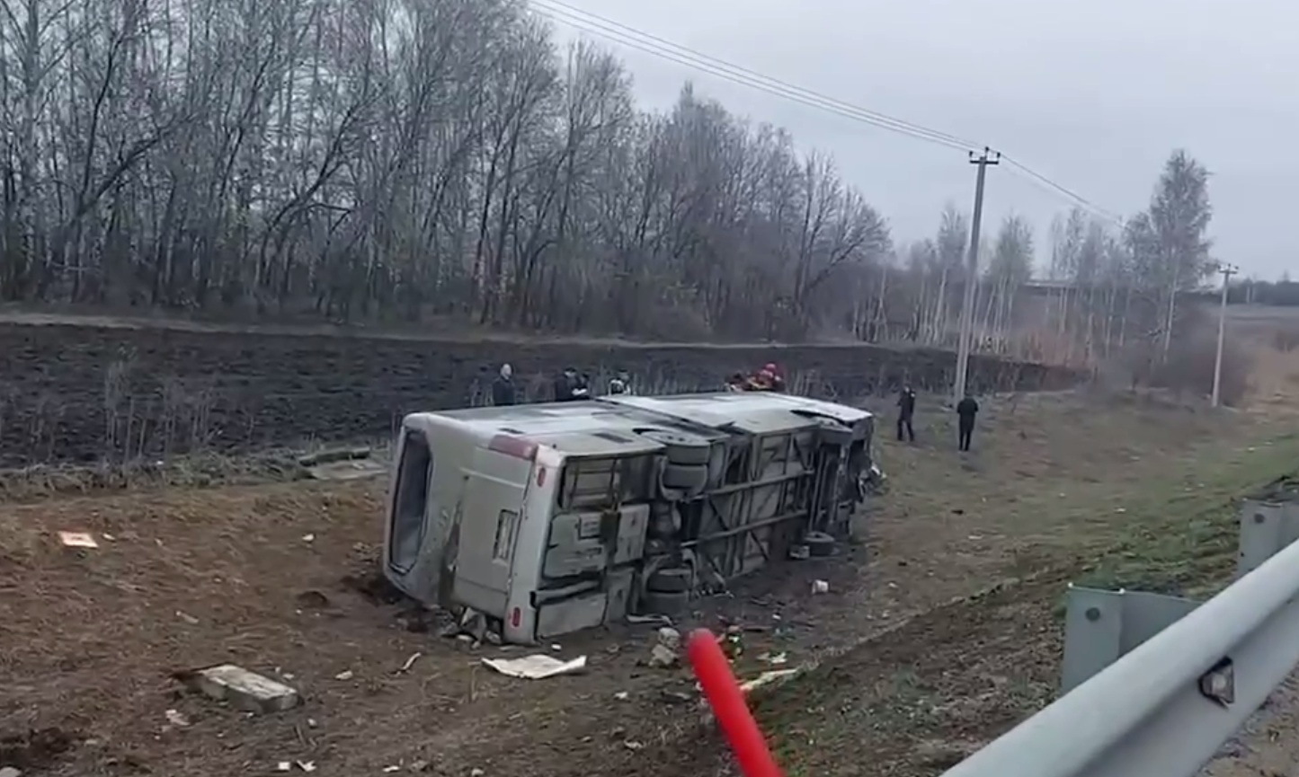 После автокатастрофы с автобусом под Петровском перевозчика отправили под домашний арест После автокатастрофы с автобусом под Петровском перевозчика отправили под домашний арест