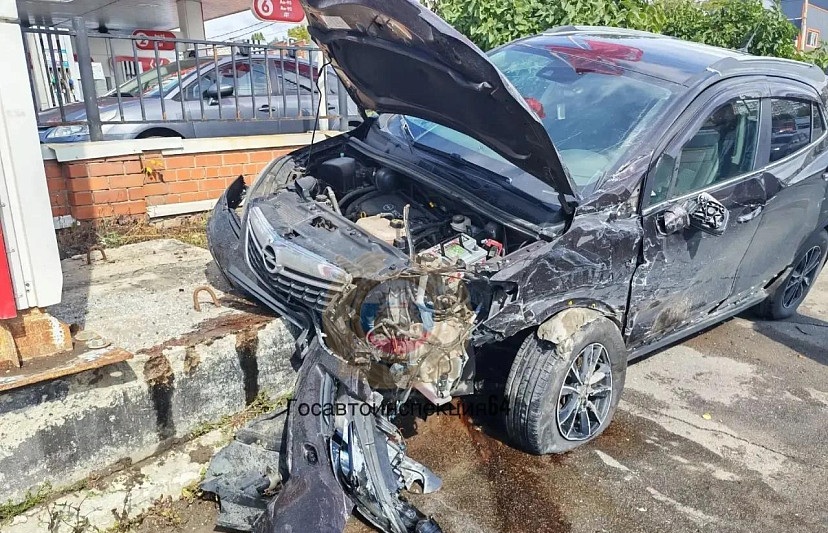 Автоледи пострадала в ДТП у саратовской заправки
