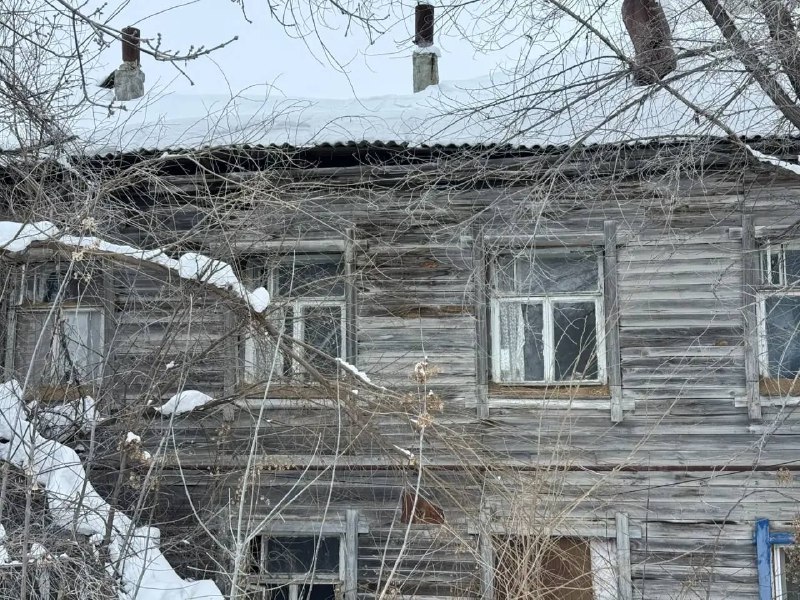 Часть аварийного дома рухнула в Вольске