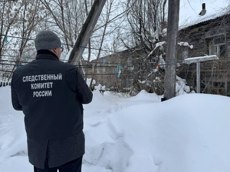 В Вольске обрушилась крыша подлежащего сносу жилого дома В Вольске обрушилась крыша подлежащего сносу жилого дома