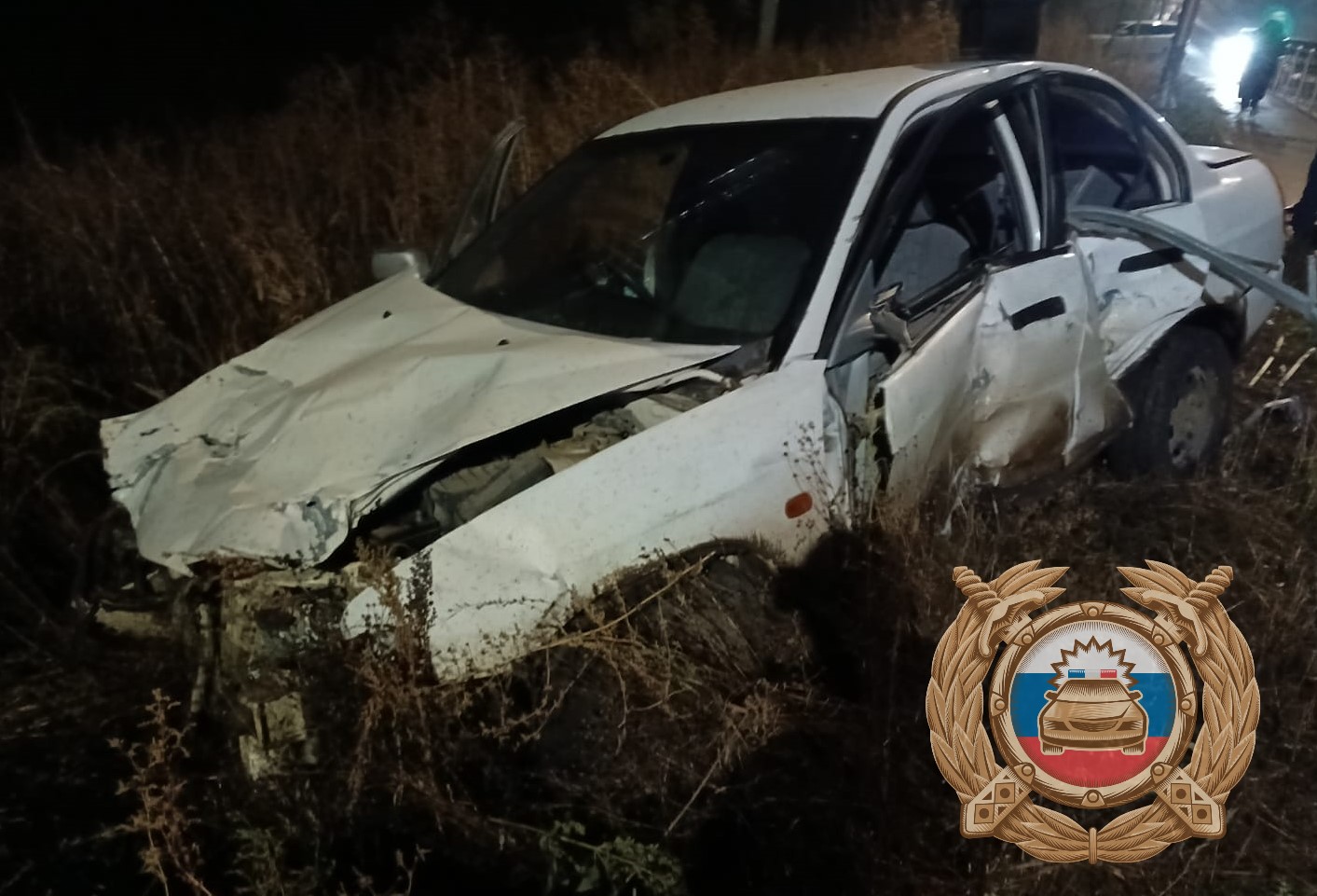 В Саратове водитель иномарки влетел в забор, пострадала его 16-летняя пассажирка