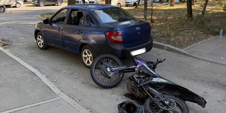 Молодой мотоциклист разбился в ДТП с «Грантой» в Саратове