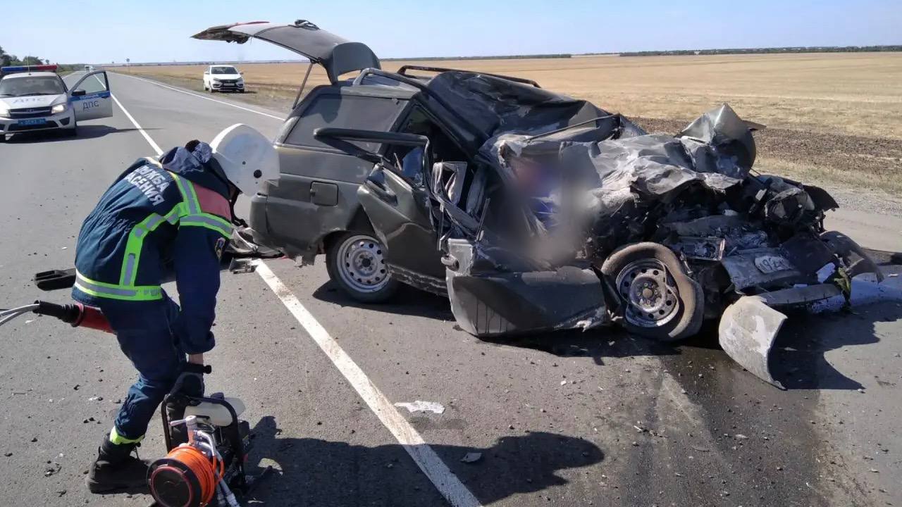 Пассажирка «Лады» погибла в ДТП с фурой на саратовской трассе