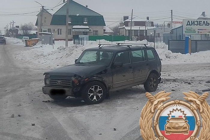 В Энгельсе водитель «Нивы» пострадал в ДТП с иномаркой