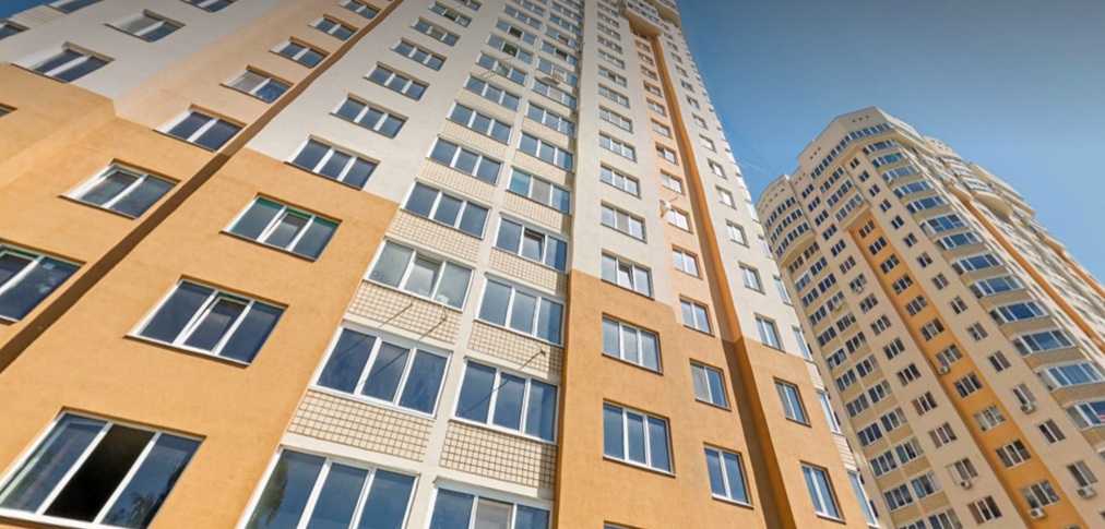 Под Саратовом мужчина насмерть разбился при падении с высоты