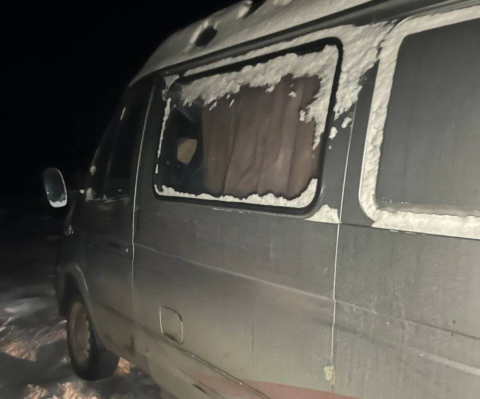 Тела двух мужчин обнаружили в машине на берегу Волги под Саратовом