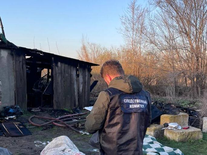 На пожаре в Саратовской области погибли три человека
