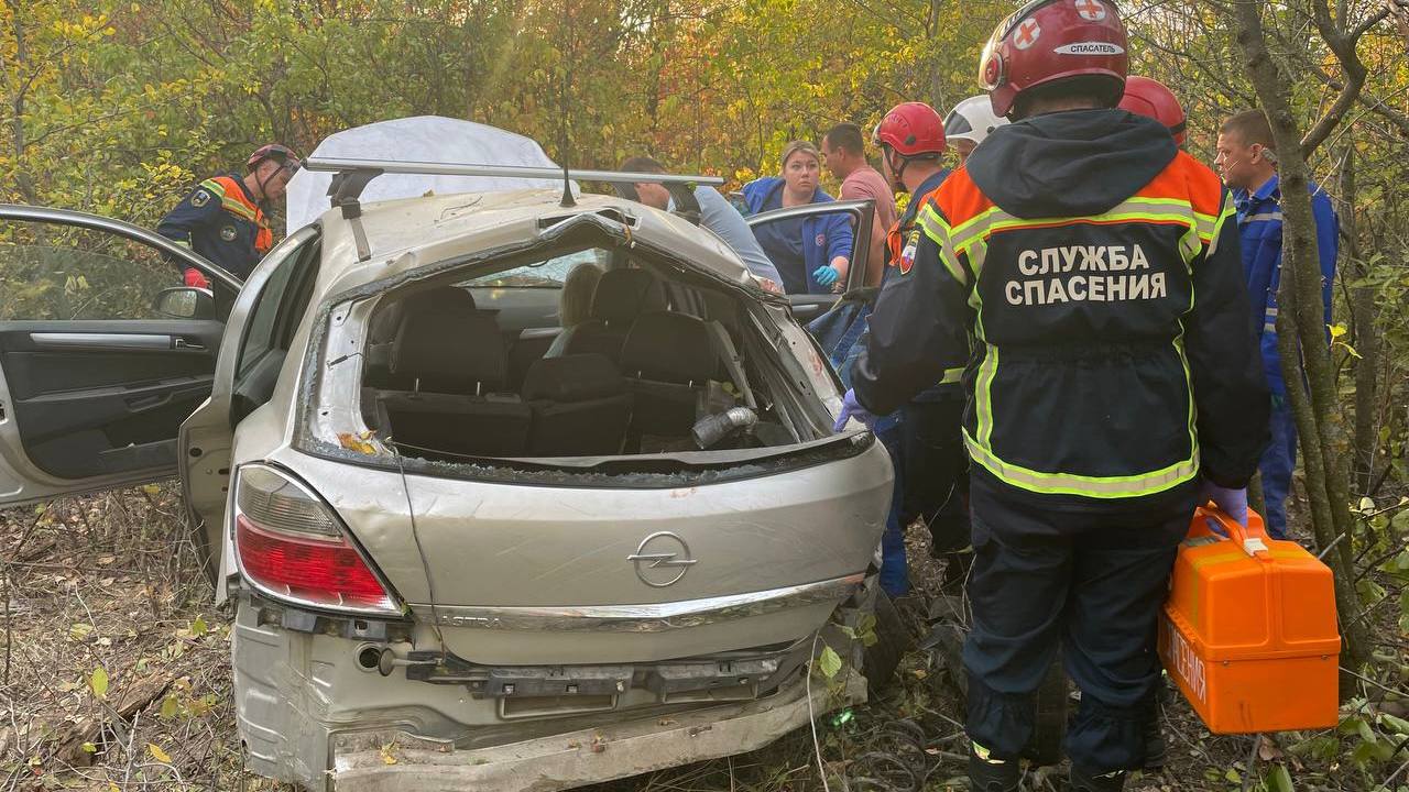 В Заводском районе Саратова иномарка вылетела в кювет, пострадали два человека
