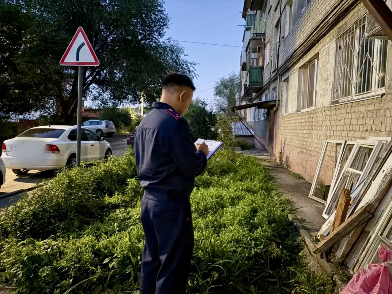 В Саратове 2-летний мальчик выпал из окна с третьего этажа В Саратове 2-летний мальчик выпал из окна с третьего этажа