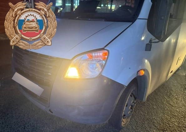 В Саратове горожанка попала под колёса маршрутки №105