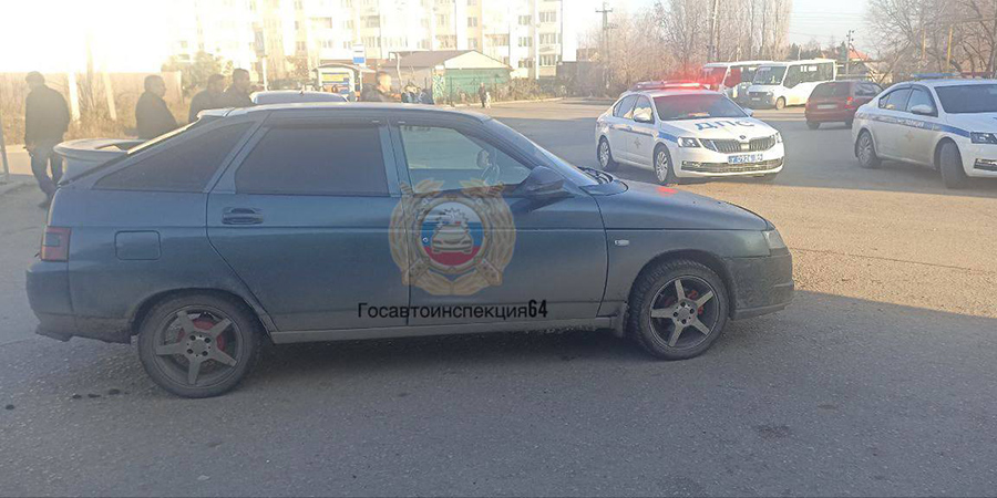 Девушка попала под колёса «двенадцатой» в Саратове Девушка попала под колёса «двенадцатой» в Саратове